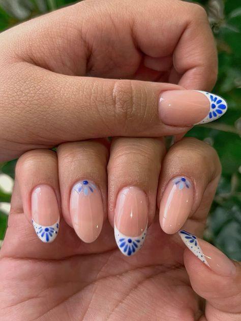 Warning: These nail art ideas may cause extreme jealousy and an overwhelming desire to promptly schedule your next appointment at the salon! So, if you’re not prepared to have the most enviable nails in town, it may be best to turn back now.  . Spanish Style Nail Art, Blue Talavera Nails, Don Julio Nails, Mexican Nails Short, Mexican Style Nails Almond, Spanish Nail Art, Mexican Wedding Nails, Mediterranean Tile Nails, Barro Nail Design