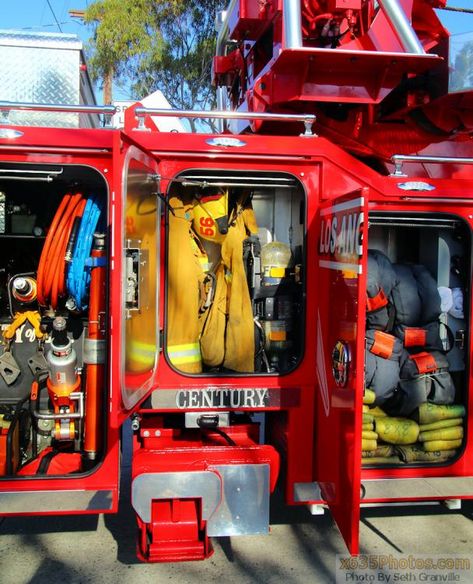 Los Angeles City FD's New Heavy Rescue 56 (Photos) - Photos - EMTBravo.com Towing And Recovery, Fire Fighters, Los Angeles City, Rescue Vehicles, Fire Force, Fire Apparatus, Fire Rescue, Emergency Vehicles, Search And Rescue