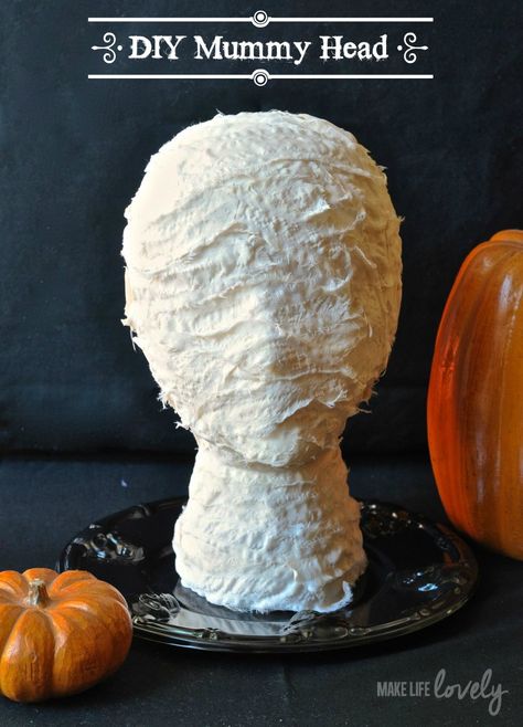 Make an easy DIY Mummy Head with a few basic supplies. Click for the full tutorial and lots of photos! Mummy Wreath Diy, Upcycle Halloween, Mummy Decorations, Creepy Crafts, Eve Art, Halloween Mantle Decor, Halloween Arts, Haunted House Diy, Styrofoam Head