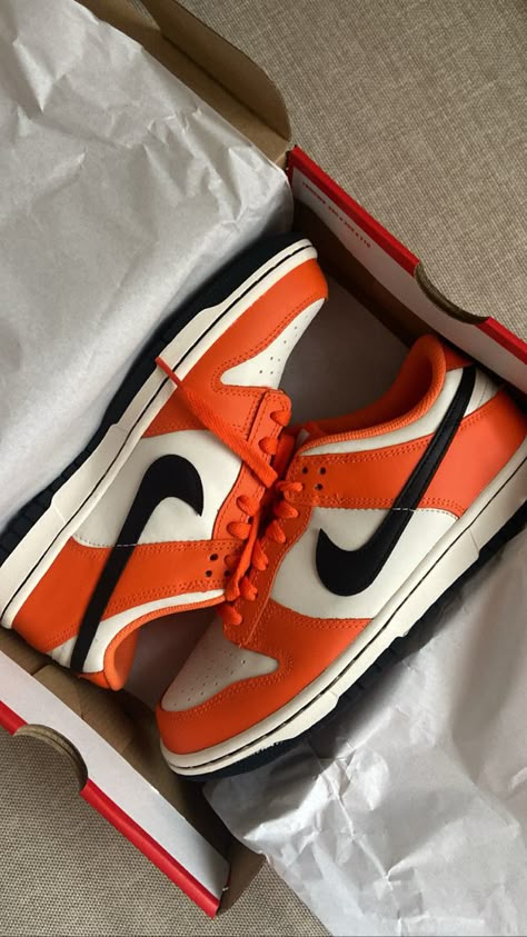 Aesthetic nike Sneaker Unboxing, Dunk Low Orange, Replica Sneakers, Sneaker Website, Pretty Shoes Sneakers, Replica Shoes, Shoes Shop, Nike Dunk Low, Pretty Shoes