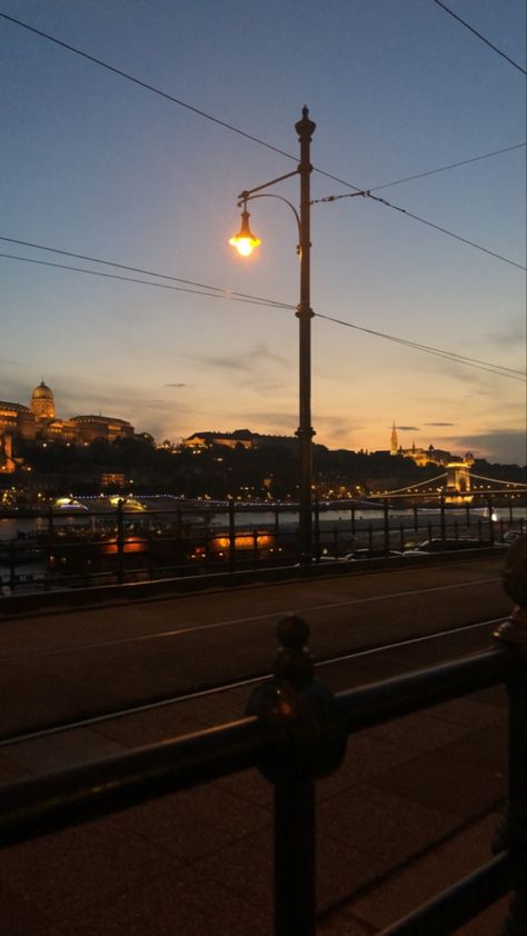 Travel Asthetics Photos Wallpaper, Budapest Night Aesthetic, Budapest At Night, Weronika Core, Travel Asthetics Photos, Budapest Wallpaper, Budapest Hungary Aesthetic, Hungary Aesthetic, Night City Aesthetic