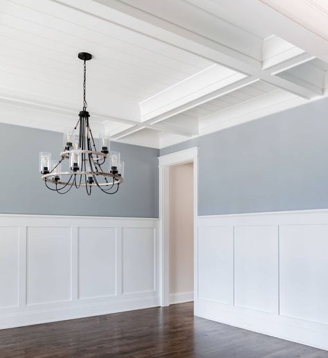 Dining Room Modern Wainscoting, Dining Room Wall Wainscoting Ideas, Dining Room With Coffered Ceiling, Dining Room Ceiling Paint, Dining Room Waynes Coating Wainscoting, Modern Coffered Ceiling Living Room, Dining Room Wall Woodwork, Wainscot Living Room, Coffered Ceiling Ideas Dining Room