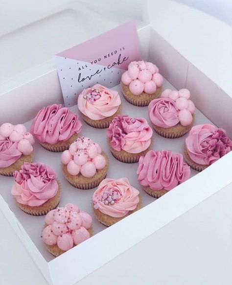 Mini Vanilla Cake Recipe, Cupcake Rosa, Cupcakes Design, Cupcake Decorating Tips, Cupcake Cake Designs, Cake Decorating Frosting, Vanilla Cake Recipe, Cupcake Designs, Cake Business