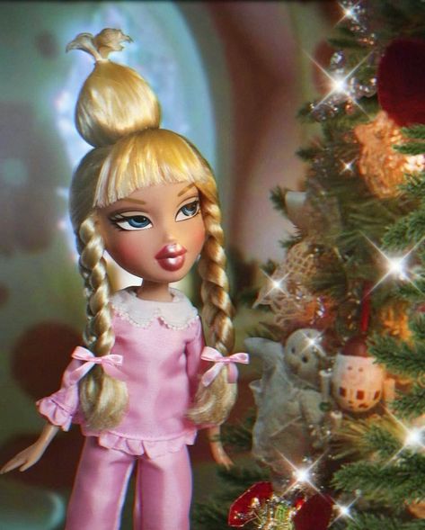 Bratz Christmas, Bratz Aesthetic Outfit, Bratz Movie, Cute Home Screen Wallpaper, Brat Doll, Cute Home Screens, Bratz Girls, Doll Aesthetic, Christmas Barbie