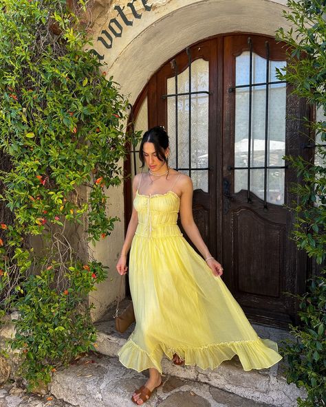 some of your fave looks from this summer 🤍 Flowy Hair, Yellow Sundress, Flowy Summer Dresses, Yellow Maxi Dress, Hair Up Styles, Flowy Maxi Dress, Dress Picture, Summer Maxi Dress, Elegant Outfit