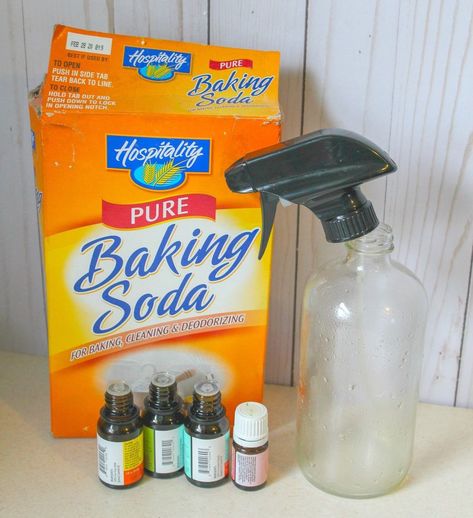 Homemade Febreze, Green Cleaning Recipes, Natural Holiday Decor, Basket Makeover, Cleaning Stuff, Diy Air Freshener, Natural Christmas Decor, Homemade Cleaning, Baking Soda Uses