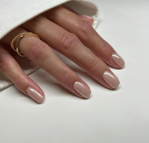 Neutral Chrome Nails Are 2024's Quintessential Minimalist Manicure Natural Chrome Nails, Neutral Chrome Nails, Neutral Chrome, Nude Chrome Nails, Nude Chrome, Minimalist Manicure, Chrome Manicure, Chrome Nail Polish, Bridesmaids Nails