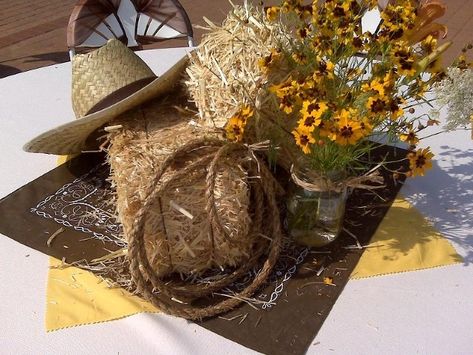 Western Table Decorations, Cowboy Centerpieces, Western Centerpieces, Western Party Decorations, Harvest Crafts, Cowboy Theme Party, Wild West Party, Western Birthday Party, Rodeo Party