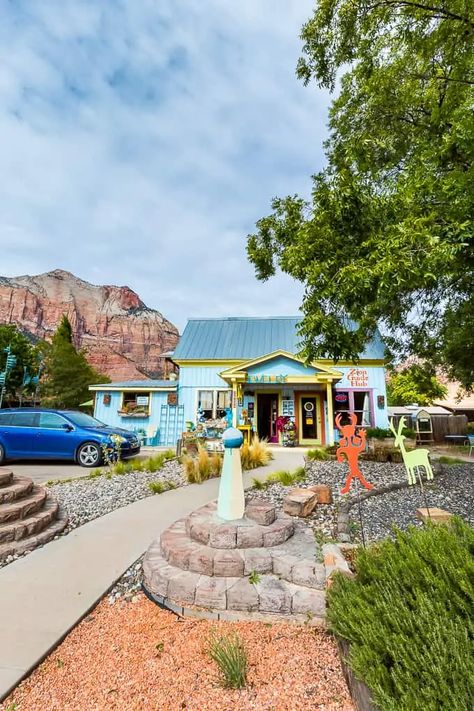 A Traveling Guide to Springdale Utah | Get Inspired Everyday! Springdale Utah, Utah Summer, Utah Vacation, West Coast Trail, Utah Adventures, Utah Road Trip, Zion National Park Utah, Utah Hikes, Utah Travel