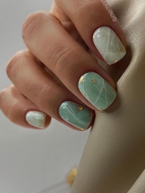 light green marble short nails with gold foil Best Short Nail Designs, Classy Short Nails, Cute Short Nail Designs, Coral Nails With Design, Mint Green Nails, Classy Looks, Mint Nails, Beachy Nails, Makeup Nails Designs