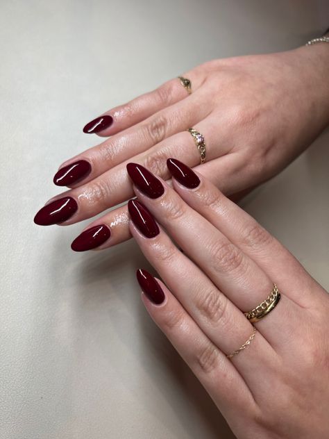 Maroon Nail Paint, Maroon Nail Art Designs, Nail Maroon, Nails For Maroon Dress, Maroon Nail, Nail Art Merah Maroon, Nails Maroon, Maroon Nail Designs Burgundy, Nail Art Maroon