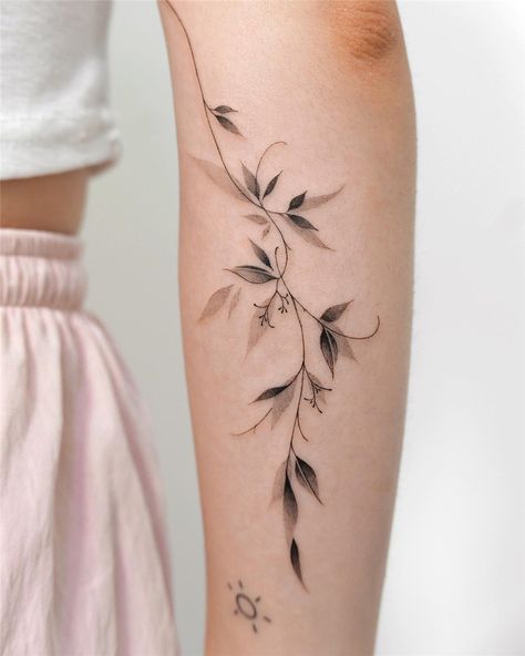 Cottonwood Leaf Tattoo, Willow Flower Tattoo, Arm Tattoo Leaves, Tato Grunge, Tato Geisha, Tattoo Leaves, Blatt Tattoos, Botanisches Tattoo, Arm Wrap Tattoo