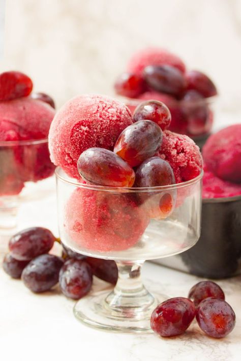 This red grape sorbet is a wonderfully delicious dessert with a striking colour. I tend to keep it very simple by serving it with just a few fresh fruits. Red Grapes Recipes, Grape Sorbet Recipe, Georgian Desserts, Grape Sorbet, Grape Dessert, Grape Ice Cream, Crispy Sweet Potato Fries, Fruit Ideas, Desserts Ideas