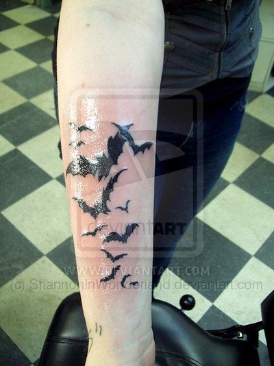 Vampire Tattoo Designs, Bats Tattoo, Dr Tattoo, Bat Tattoos, Hellboy Tattoo, Bats Tattoo Design, Vampire Tattoo, Tattoo Moon, Framed Tattoo