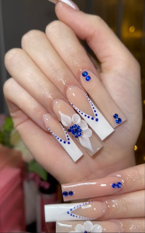 Cute Nails Acrylic Mexican, Nails Design Latina, Acrylic Nail Rhinestone Designs, Acrylic Nails Ideas Latina, Mexican Baddie Nails, Red Nails Mexican, Nail Sets With Rhinestones, Nail Mexican Design, Royal Blue Acrylic Nails For Quince