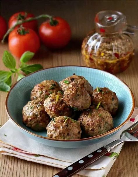 Easy Eggless Meatballs: Dairy-free and Gluten-free - Happy Baking Days Dairy And Egg Free Meatballs, Dairy Free Meatball Recipes, No Egg Meatballs, Eggless Turkey Meatballs, Meatball Recipe No Breadcrumbs, Eggless Meatballs, Egg Free Meatballs, Dairy Free Meatballs, Ground Turkey Meatballs