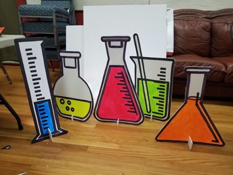 Chemistry Room Decor, Chemistry Classroom Decorations, Lab Decorations, Science Lab Decorations, Science Birthday Party Ideas, Scientist Birthday Party, Sunday School Decorations, Science Room, Science Classroom Decorations