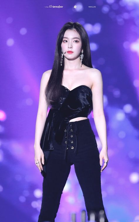 10+ Times Red Velvet's Irene Was A Gorgeous Stunner In Beautiful Black Outfits - Koreaboo Red Velet, Irene Red Velvet, Kang Seul-gi, Stage Outfit, Velvet Clothes, Red Velvet Irene, Velvet Fashion, Kpop Outfits, Stage Outfits