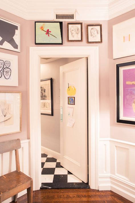 Kate Spade Decor, Andy Spade, Statement Artwork, Colorful Apartment, Kate Spade Inspired, Apt Ideas, Black And White Tiles, Ace Of Spades, Chic Interior