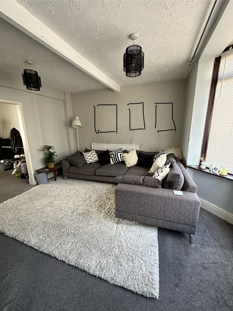 Dark Gray Carpet Living Room Ideas, Living Room With Dark Carpet, Living Room Dark Carpet, Dark Carpet Living Room, Grey Carpet Living Room Ideas, Dark Grey Carpet Living Room, Gray Carpet Living Room, Carpeted Living Room, Living Room Decor Grey Couch