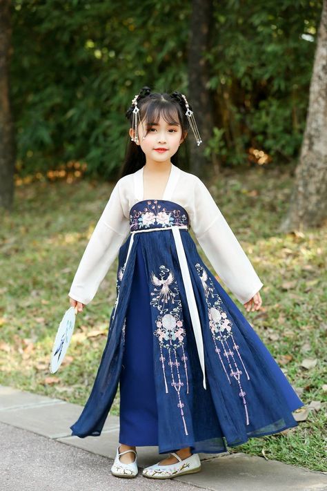 1. Design for Girls from 3-14 years old. Classic Hanfu Costume made for spring, summer & autumn. 2. Size: from 110CM to 160CM. 3. Chinese Ancient fairy Tale Style, beautiful little lady wearing. 4. Hanfu History: Hanfu is a name for pre-17th century traditional clothing of the Han Chinese, appeared in China more than 3000years ago and is said that it was clothing of legendary Yellow Emperor, a great sage king of Ancient China. A complete Hanfu garment is assembled from several pieces of clot Old Chinese Clothes, 4 Year Girl Dress, Chinese Outfits Traditional, Chinese Costume For Kids, China Outfit, Chinese Dress For Kids, Traditional Dresses For Kids, Chinese Hanfu Dress, Yellow Emperor