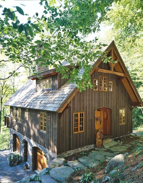 Sloped Lot Barndominium Small Cabin In The Woods, Cute Small Houses, Cottage House Exterior, Post And Beam Home, Barn Siding, Small Cottage Homes, Rustic Exterior, Casa Country, Timber Frame Homes