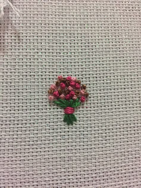 Embroidery Ideas Clothes, Small Embroidery Designs, Embroidery Line Art, Embroidery Cute, Clothes Embroidery Diy, Simple Hand Embroidery Patterns, Diy Embroidery Designs, Hand Embroidery Patterns Flowers, Pola Kristik