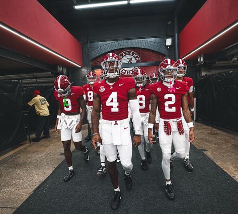 Ryan Williams, Alabama Vs Auburn, Cold Pics, Mississippi State Football, Alabama College Football, Ut Football, Champagne Papi, Football Drip, Georgia Bulldogs Football