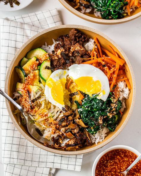 Bibimbap-Inspired Rice Bowl Rice Bowl Photography, Bowl Photography, Commercial Food Photography, Food Marketing, Korean Kitchen, Healthy Bowls Recipes, Asian Kitchen, Healthy Bowls, Sriracha Sauce