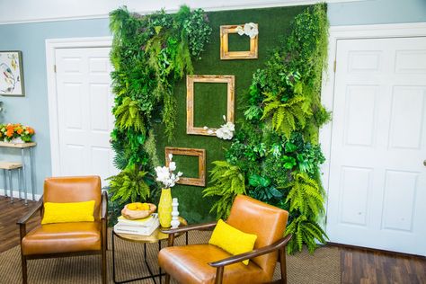 Artificial Grass Ideas Green Walls, Living Plant Wall, Artificial Grass Wall, Artificial Plant Wall, Dinosaur Room, Grass Wall, Faux Grass, Living Walls, Walled Garden