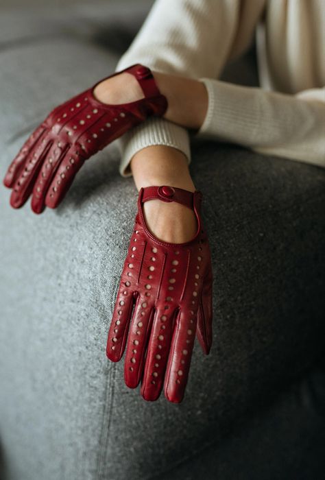 Spring Gloves, Driving Gloves Women's, Gloves Aesthetic, Luxury Gloves, Gloves Outfit, Red Leather Gloves, Ladies Gloves, Leather Gloves Women, Leather Driving Gloves