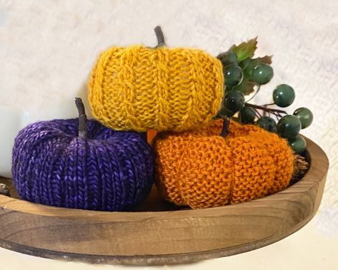 Pumpkins Galore (3 designs) - KB Looms Blog Loom Knit Pumpkins, Knitting Loom Patterns, Loom Knitting Patterns Free, Easy Poncho Knitting Pattern, Knit Pumpkins, Loom Knitting Pattern, Afghan Loom, Loom Hats, Loom Yarn