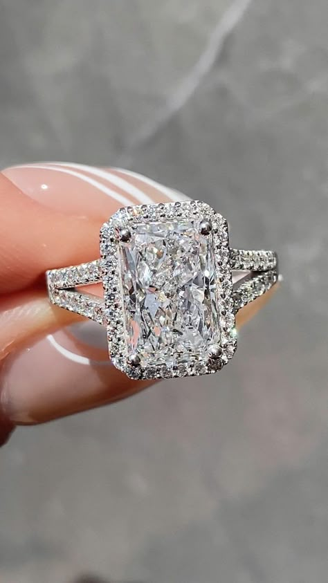 RADIANT ROMANCE 💎 We are in LOVE with this split shank setting featuring this elongated 3 Carat Radiant Diamond ✨ | Instagram Split Shank Radiant Engagement Ring, Emgagement Rings, Engagement Rings Big Diamond, Radiant Halo Engagement Ring, Diamond Instagram, Split Shank Halo Engagement Ring, Big Wedding Rings, Big Engagement Rings, Split Shank Engagement Ring