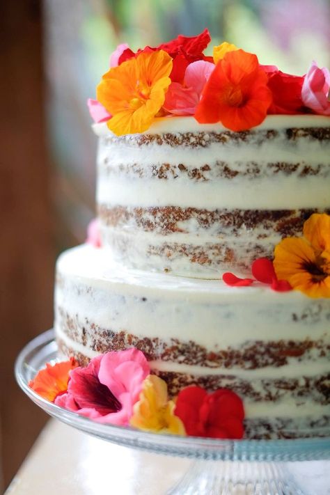 {Naked} Carrot Wedding Cake Wedding Carrot Cake Ideas, Carrot Cake Wedding, Carrot Wedding Cake, Carrot Cake Decoration, Finger Desserts, How To Make Wedding Cake, Baked Carrots, Wedding Cake Recipe, Buttercream Wedding Cake