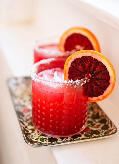 Skinny Blood Orange Margaritas - Cookie and Kate Blood Orange Margarita, Easy Margarita, Citrus Recipes, Cocktail Sauce, Think Food, Margarita Recipes, Cocktail Shaker, Frappe, Blood Orange