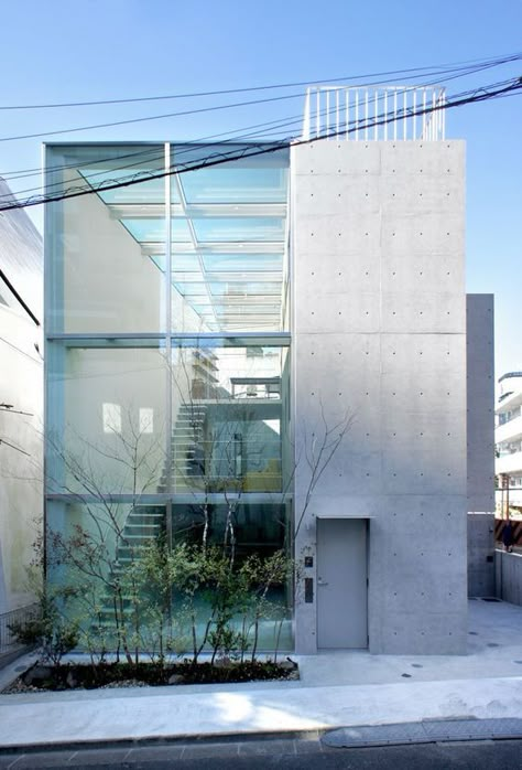 Farnsworth House, Japan Architecture, Minimal Architecture, Facade Lighting, Japanese Architecture, Salou, Minimalist Architecture, Architecture Exterior, Facade Architecture