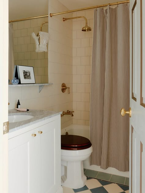 New Jersey Apartment, Vintage Bathroom Inspiration, In-law Apartment, Design 2023, Italian Villa, Upstairs Bathrooms, Arm Chairs Living Room, City Apartment, Jersey City