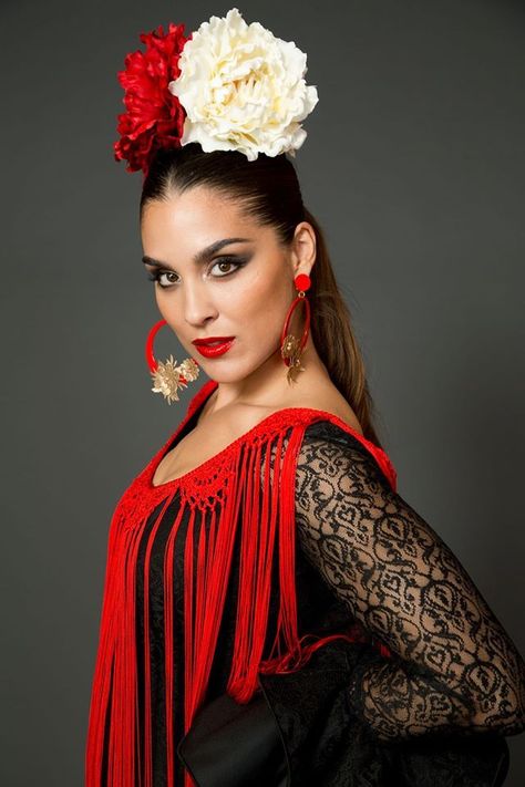 Dancer Hairstyles, Spanish Hairstyles, Flamenco Costume, Spanish Dance, Spanish Dancer, Flamenco Dancer, Spanish Woman, Flamenco Dress, Flamenco Dancing