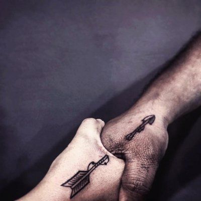 Holding Hands Tattoo Couple, Arrow Couple Tattoo, Bow And Arrow Tattoo Couple, Couple Hand Tattoos, Couples Hand Tattoos, Hand Holding Tattoo, Partner Tattoos, Piercing Inspiration, Hunting Arrows