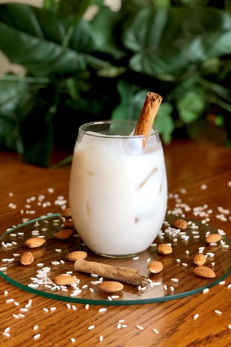 Cinnamon Horchata | "Horchata is a sweet and milky Mexican beverage." #drinks #drinksrecipes #drinkrecipes #drinkinspiration Thandai Recipes, Mexican Horchata, Horchata Recipe, Mexican Drinks, Ice Milk, Cinnamon Almonds, Mango Recipes, Agua Fresca, Rice Milk