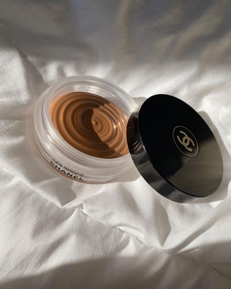 Chanel Bronzer Aesthetic, Make Up Aesthetic Beauty Products, Chanel Bronzer, Contour Products, Chanel Les Beiges Healthy Glow, Gym Makeup, Soft Girl Makeup, Chanel Les Beiges, Cream Bronzer