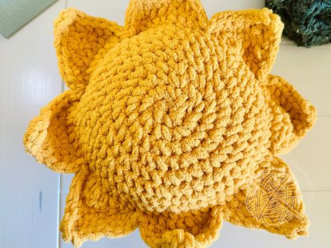 Crochet Sun Pillow Free Pattern, Sun Pillow Crochet, Crochet Sun Pillow, Random Crochet, Sun Pillow, Potty Training Rewards, Pretty Vibes, Crochet Sun, Natural Pillows