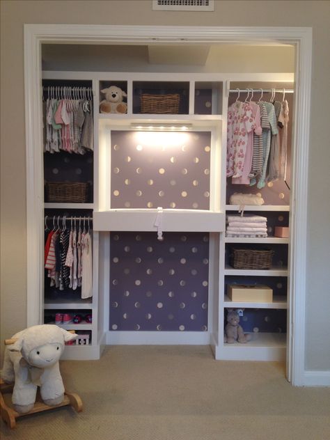 Nursery closet with built in changing table #baby #organized #functional #inspiration Twins Closet, Godmother Duties, Organizing Nursery, Nursery Changing Station, Girls Closet Organization, Baby Room Closet, Baby Nursery Closet, Nursery Changing Table, Nursery Closet Organization