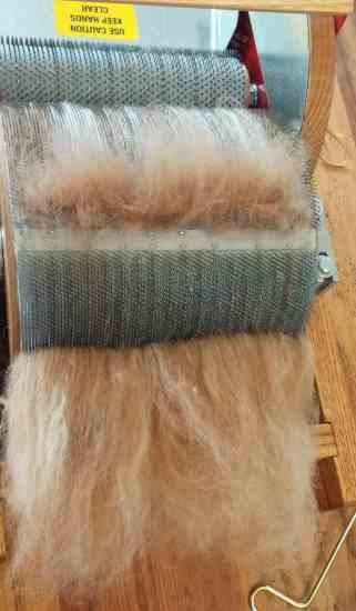 Farm to Yarn: How to Process Raw Fiber Into Yarn – Cappers Farmer Spinning Yarn Fiber, Tovad Ull, Textile Shop, Hantverk Diy, Alpaca Farm, Spinning Wool, Angora Goats, Spinning Yarn, Spinning Fiber