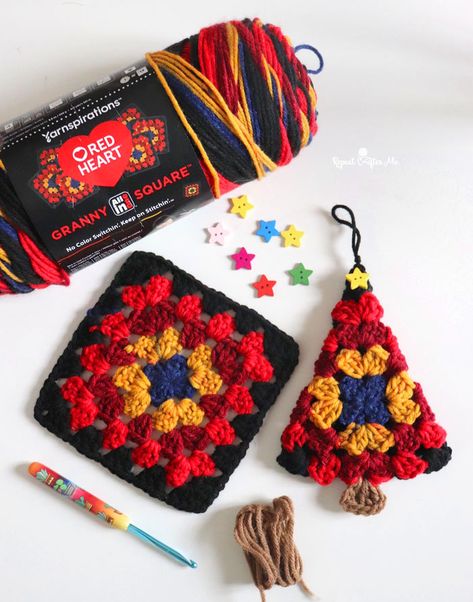 Crochet Granny Ornaments, Granny Square Trees, Granny Square Wreath, Ornaments Crochet Christmas, What To Make With Crochet Granny Squares, Granny Square Crafts Projects, Granny Square Christmas Trees, Granny Square Christmas Tree Ornament, Granny Christmas Tree Crochet Pattern