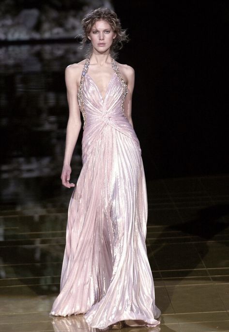 2006 Runway, Award Show Dresses, Elie Saab Haute Couture, Elie Saab Spring, Elie Saab Couture, Runway Fashion Couture, Runway Outfits, Iconic Dresses, Fashion School