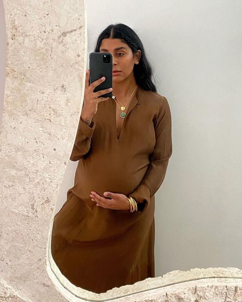 Monikh on Instagram: “@matinstudio’s straight cut silk dress still carrying me through 🌰” Monikh Dale Pregnant, Pregnancy Outfit Ideas, Monikh Dale, Friendly Outfits, Pregnant Outfits, Pregnancy Outfit, Pregnancy Style, Big Bust, Maternity Outfits