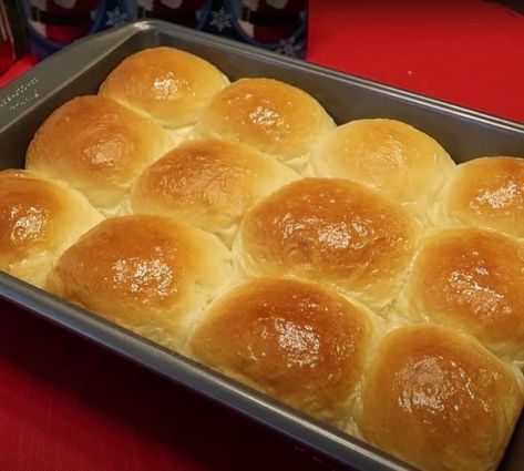 Easy and Quick Grandma\'s Yeast Rolls Tutorial Easy Refrigerator Yeast Rolls, Best Yeast Rolls Ever, Quincy's Yeast Roll Recipe, Small Batch Yeast Rolls Recipe, Yeast Rolls Small Batch, Fast Rising Yeast Rolls, Easy Bread Rolls Recipe Simple, Small Batch Yeast Rolls, Homemade Yeast Rolls Easy