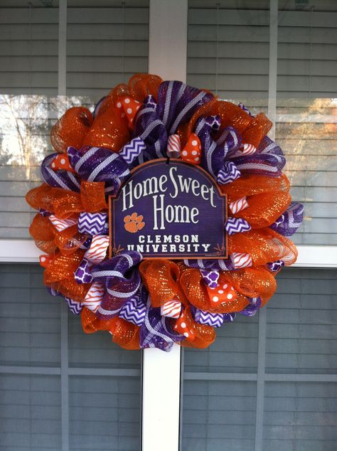 Clemson mesh wreath Clemson Wreath, Clemson Party, College Football Decor, Clemson Decor, College Wreaths, Clemson Tiger Paw, Football Wreaths, Clemson Tigers Football, Clemson Fans