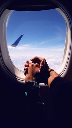 Couple Flight Goals, Traveling With Husband Aesthetic, Couple Airport Aesthetic, Couple Holding Hands Photography, Holding Hands Photography, Cute Long Distance Relationship, Bff Cute, 2 Bff, Long Distance Bracelets